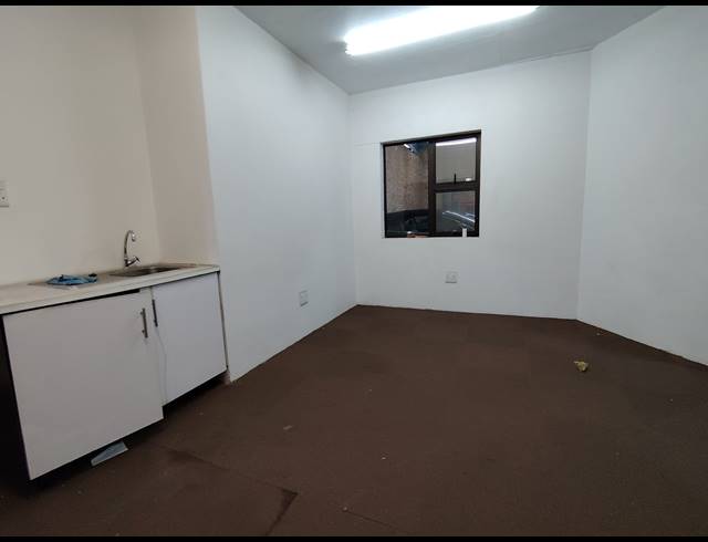 293M² WAREHOUSE TO LET IN TULISA PARK